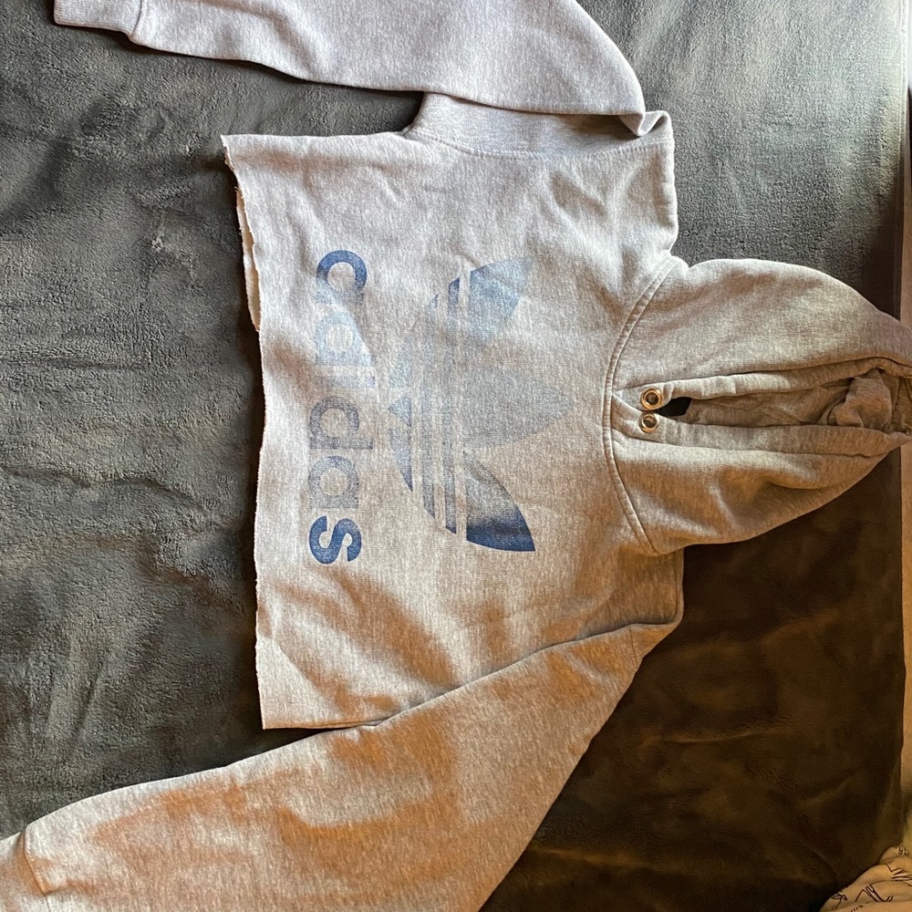 VINTAGE ADIDAS CROPPED HOODIE